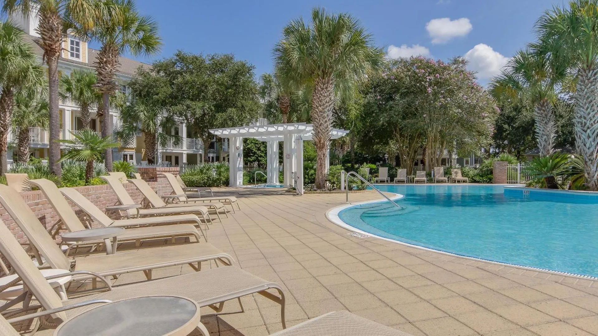 Le Jardin 168 Villa Destin